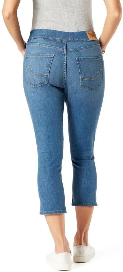 Levi Strauss Signature Gold Women's Totally Shaping Pull on Capri (Available in Plus Size)
