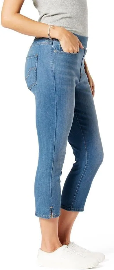 Levi Strauss Signature Gold Women's Totally Shaping Pull on Capri (Available in Plus Size)