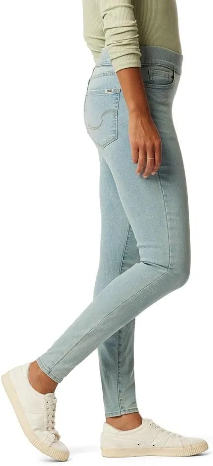 Levi Strauss Signature Gold Women's Totally Shaping Pull-on Skinny Jeans (Available in Plus Size)