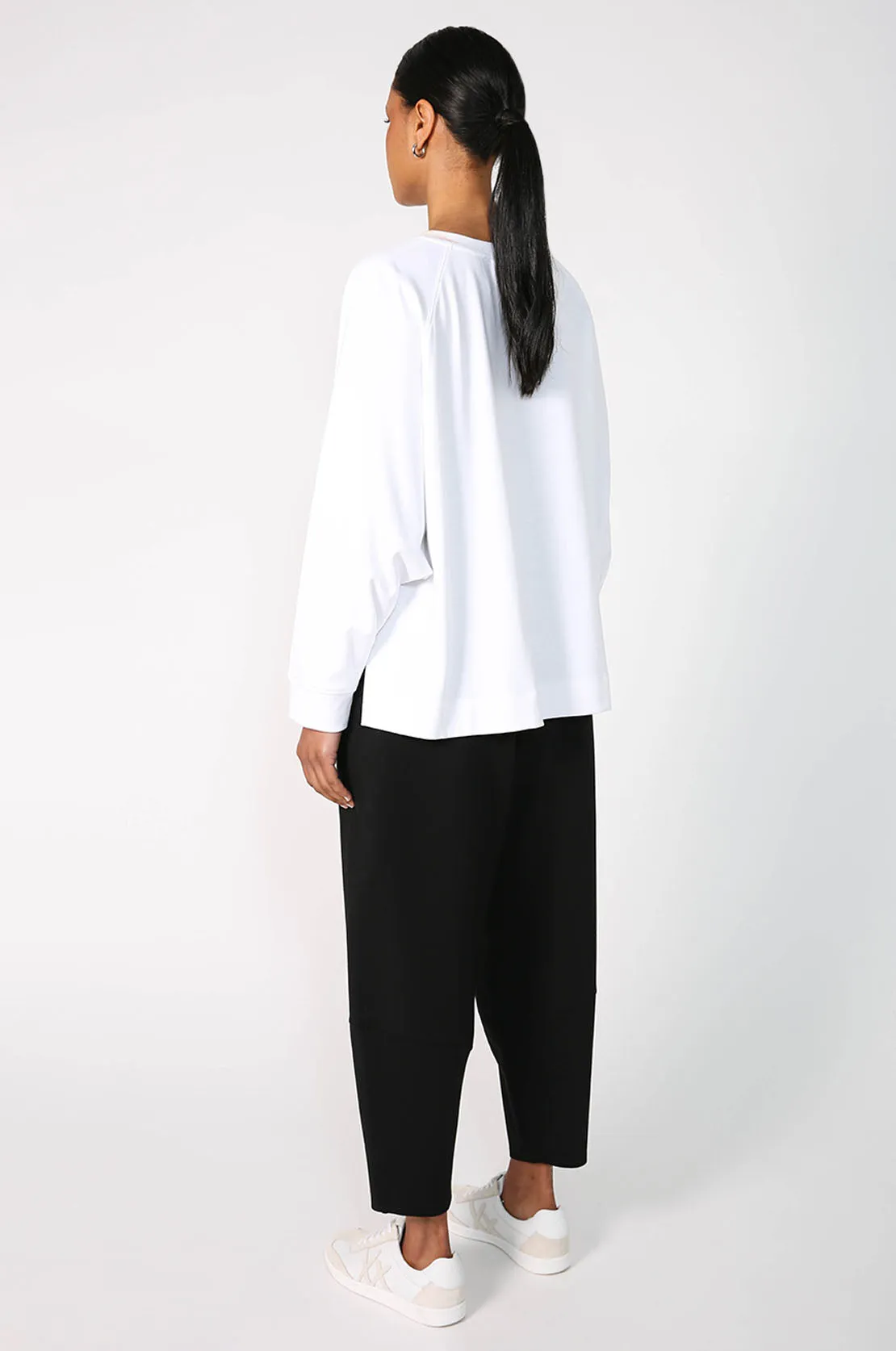 stand sweat / white